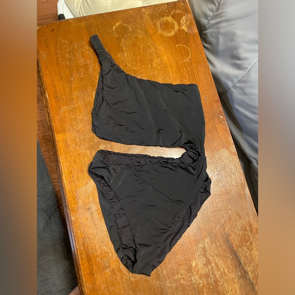 BCBXMaxAzria Black One Shoulder One Piece Cut Out Bathing Suit, size 6